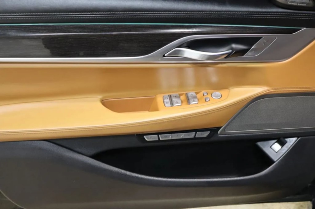 2016 BMW 7 Series Image 11