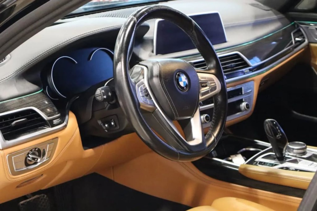 2016 BMW 7 Series Image 12