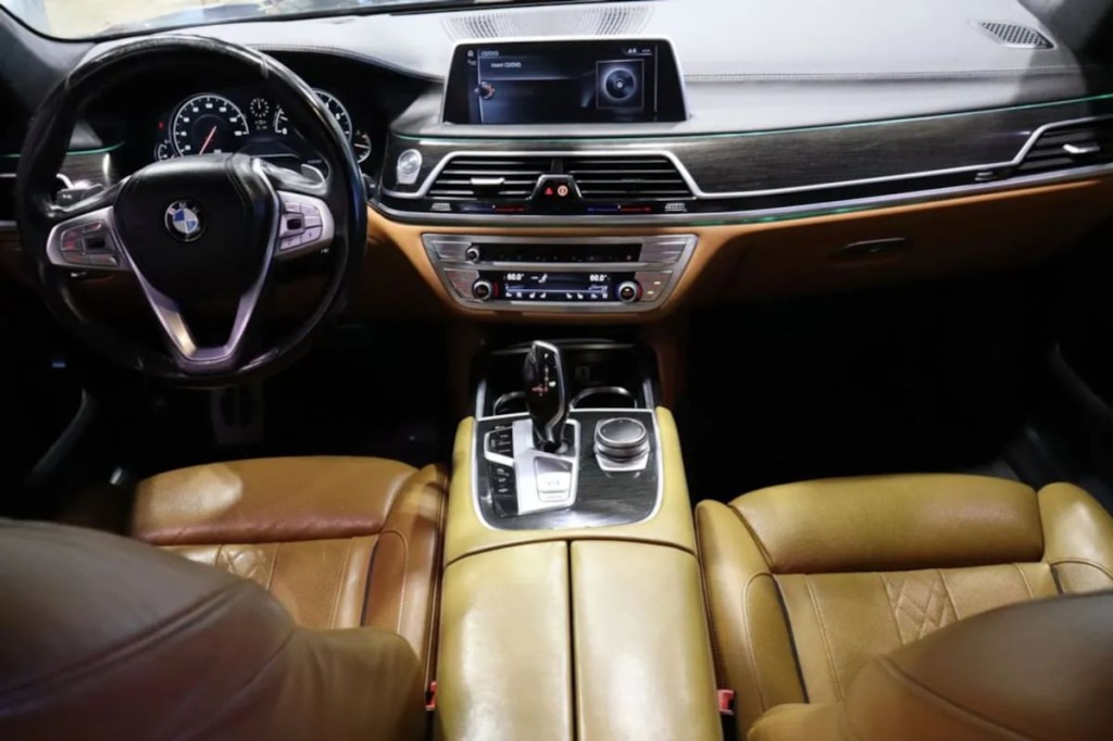 2016 BMW 7 Series Image 13