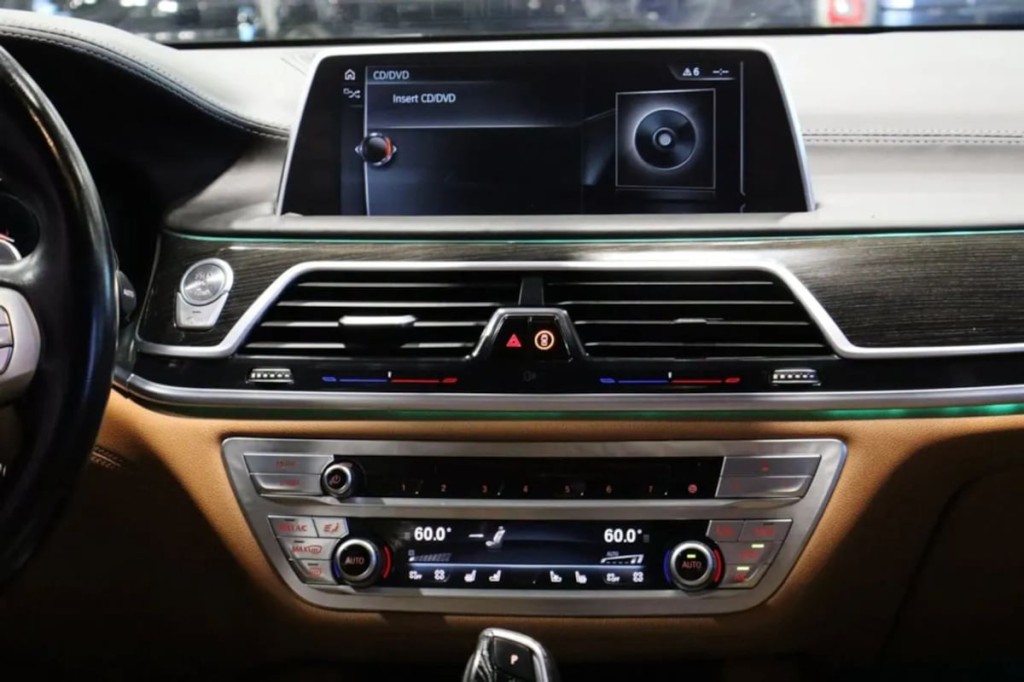 2016 BMW 7 Series Image 14