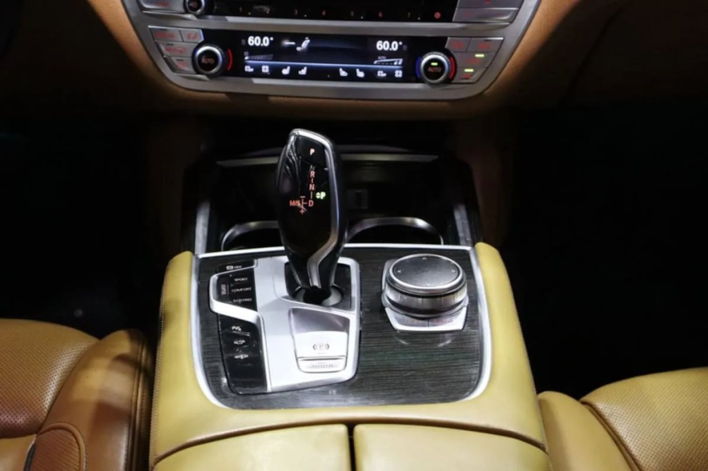 2016 BMW 7 Series Image 15