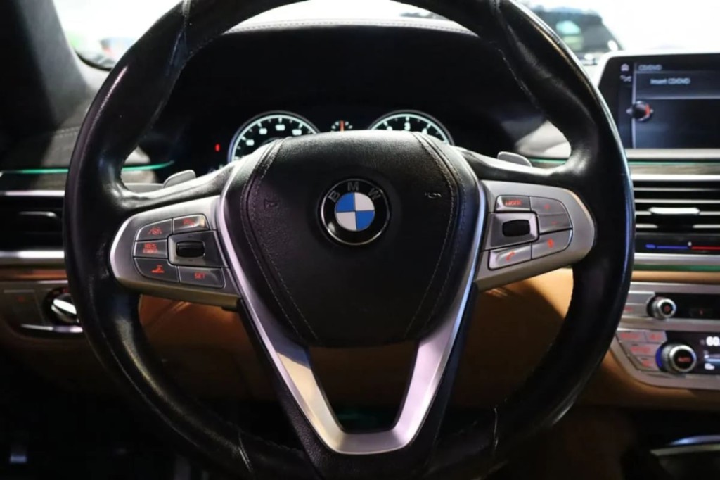 2016 BMW 7 Series Image 16