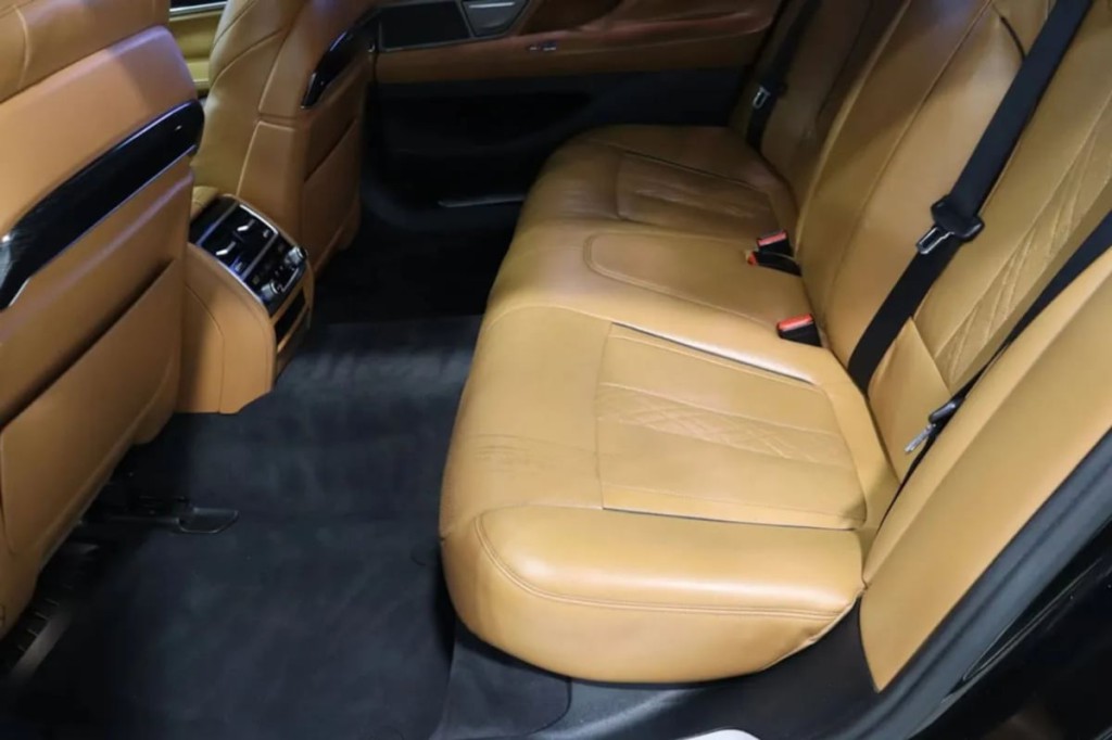 2016 BMW 7 Series Image 26