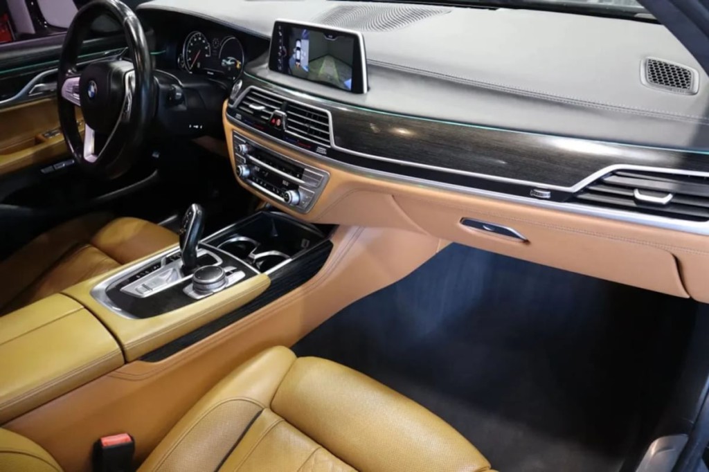 2016 BMW 7 Series Image 28