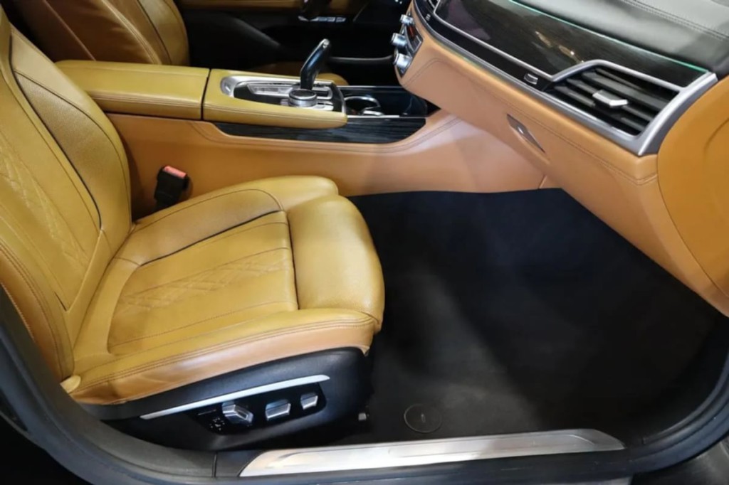 2016 BMW 7 Series Image 29