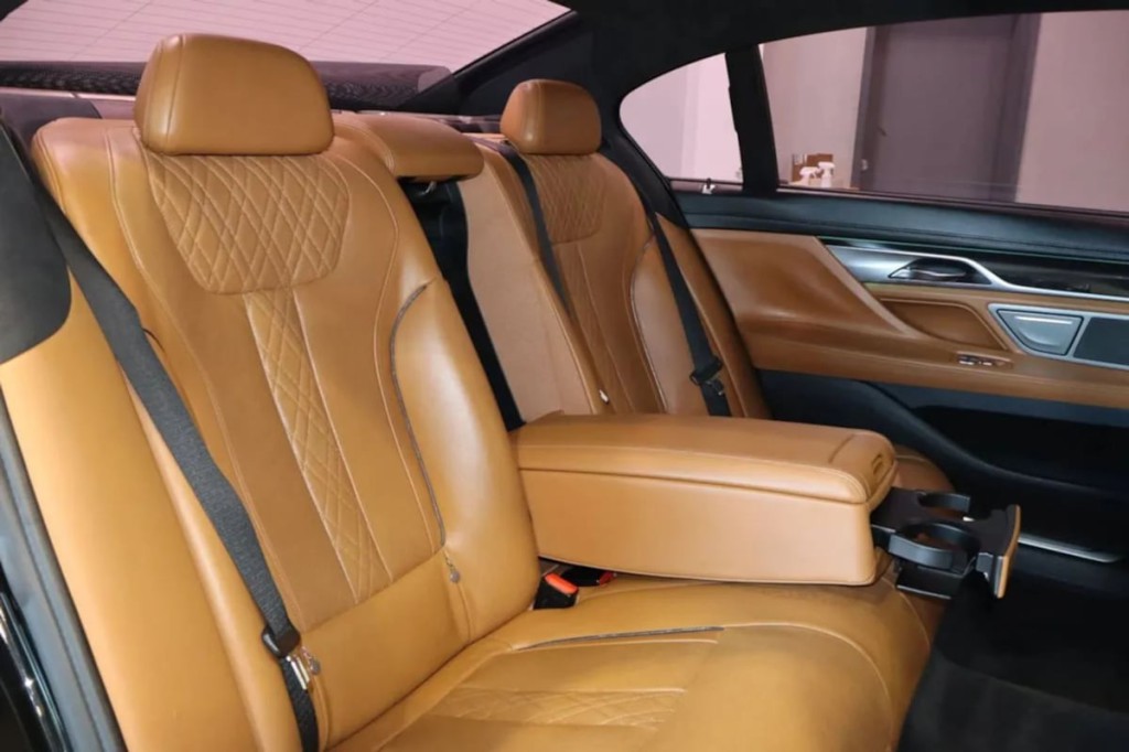 2016 BMW 7 Series Image 32