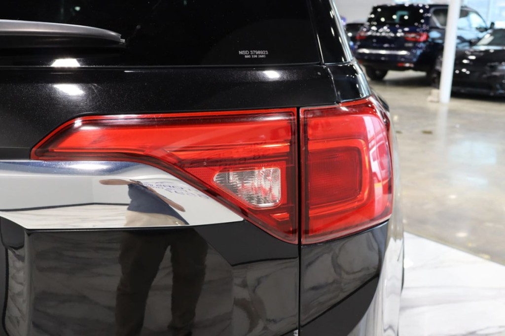 2018 GMC Acadia Image 11