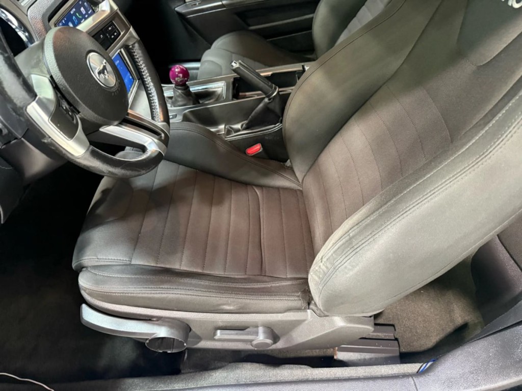 2013 Ford Mustang Image 10