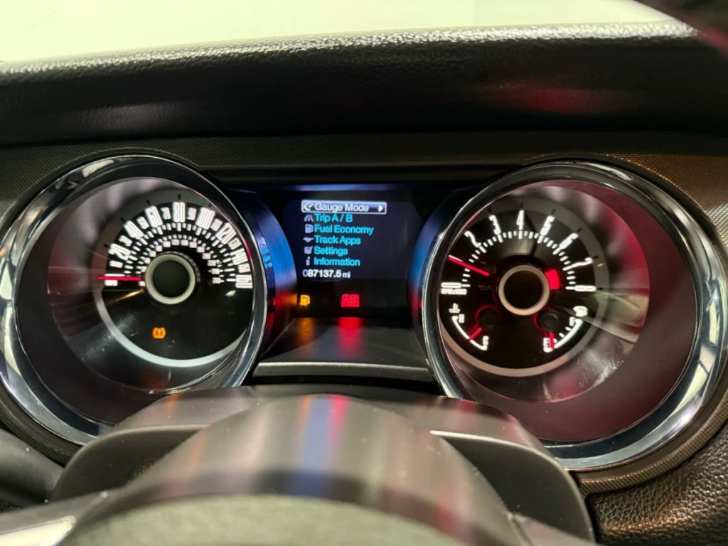 2013 Ford Mustang Image 21