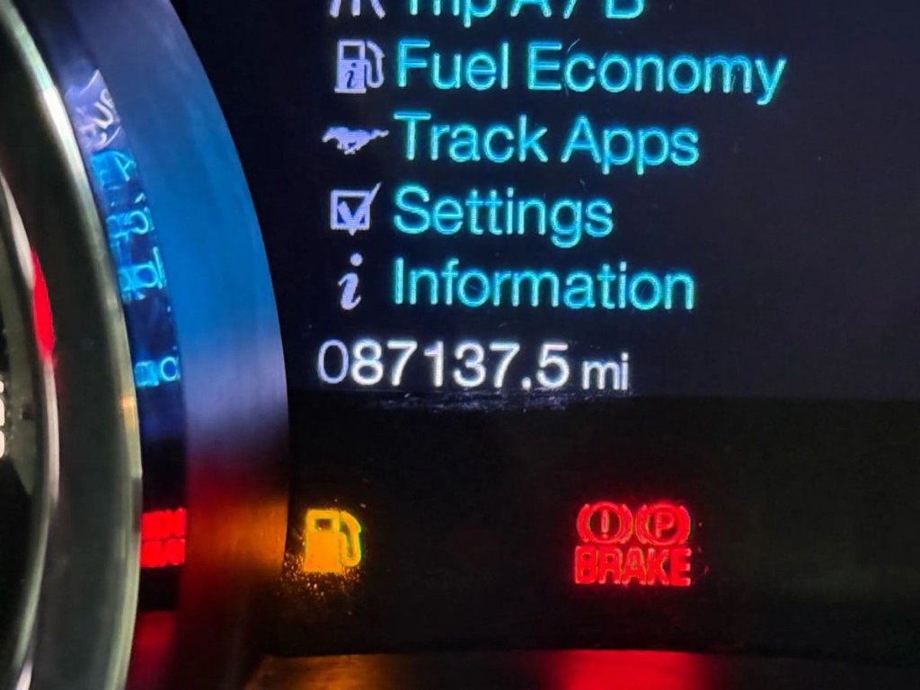 2013 Ford Mustang Image 22