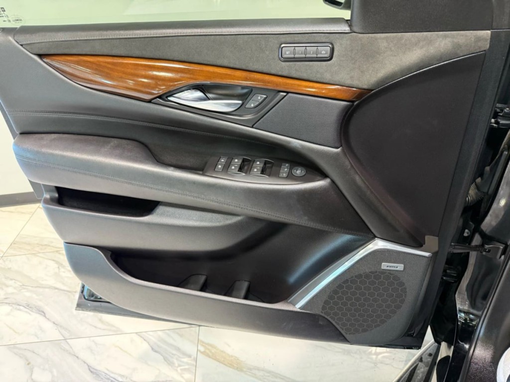 2019 Cadillac Escalade Image 12