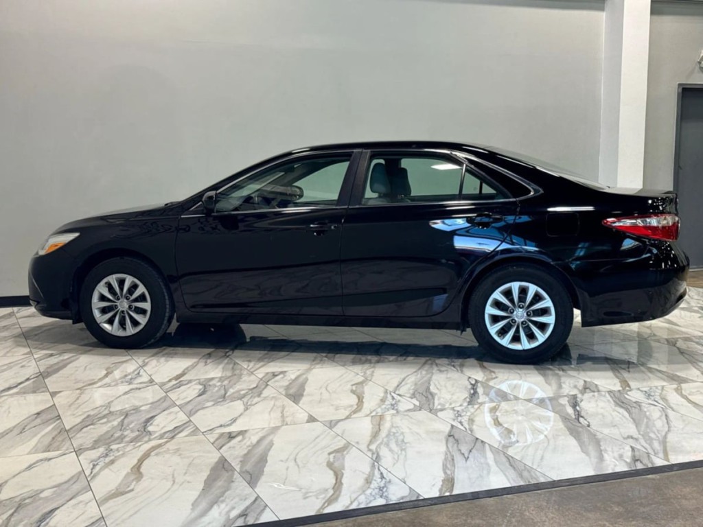 2017 Toyota Camry Image 6