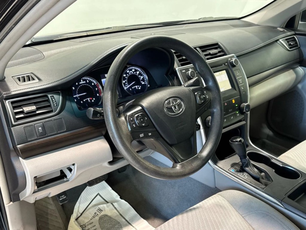 2017 Toyota Camry Image 9