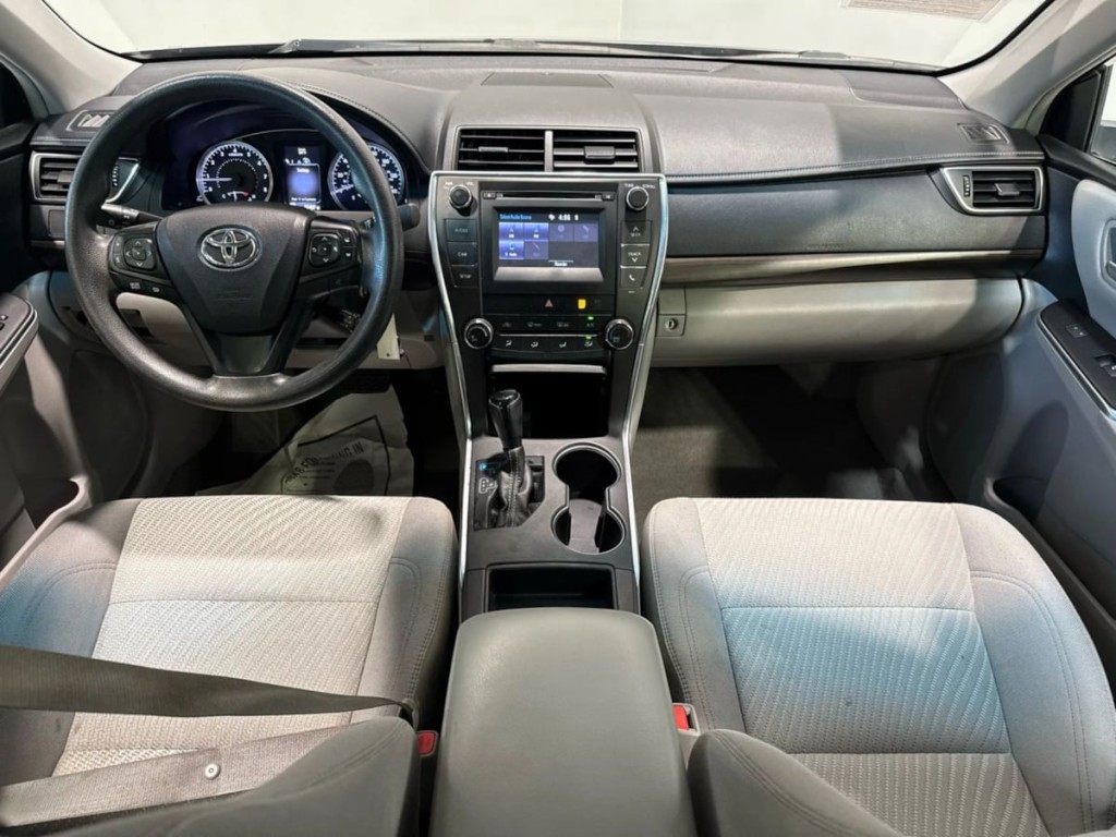 2017 Toyota Camry Image 10