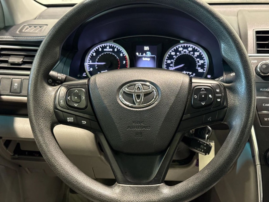 2017 Toyota Camry Image 11