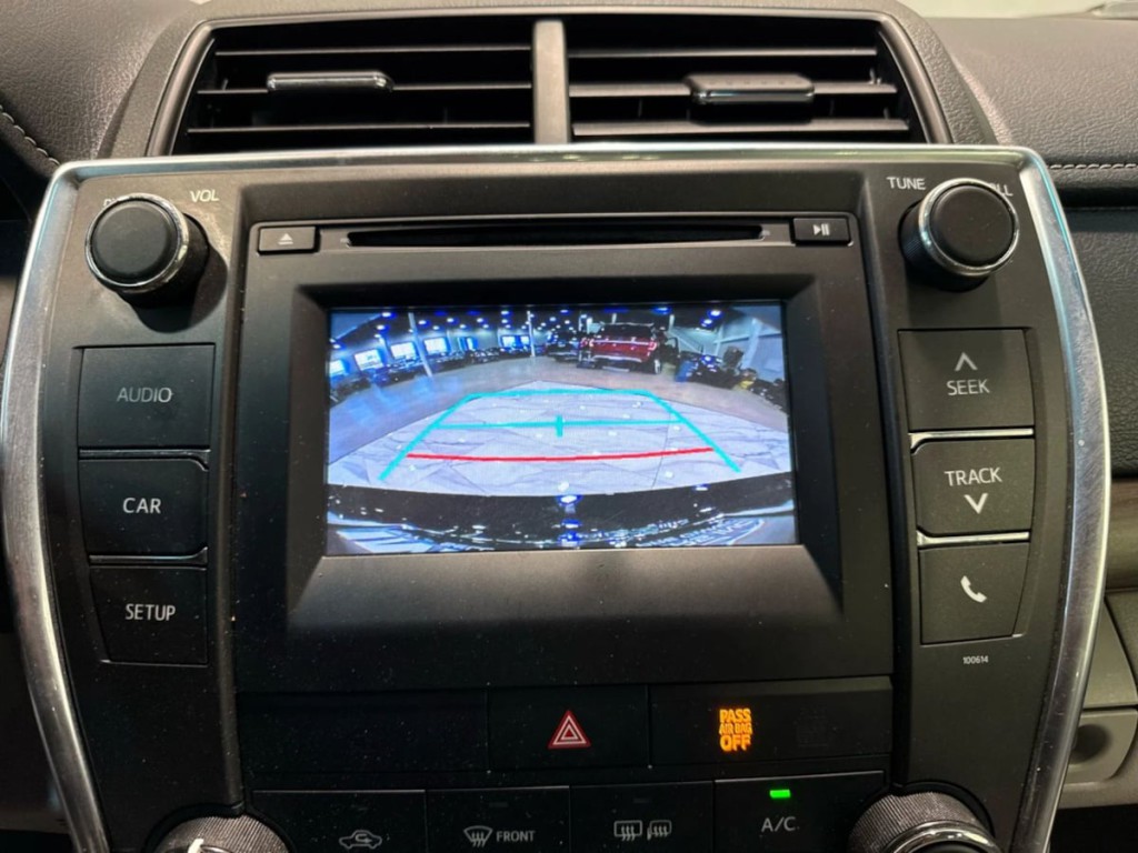 2017 Toyota Camry Image 17