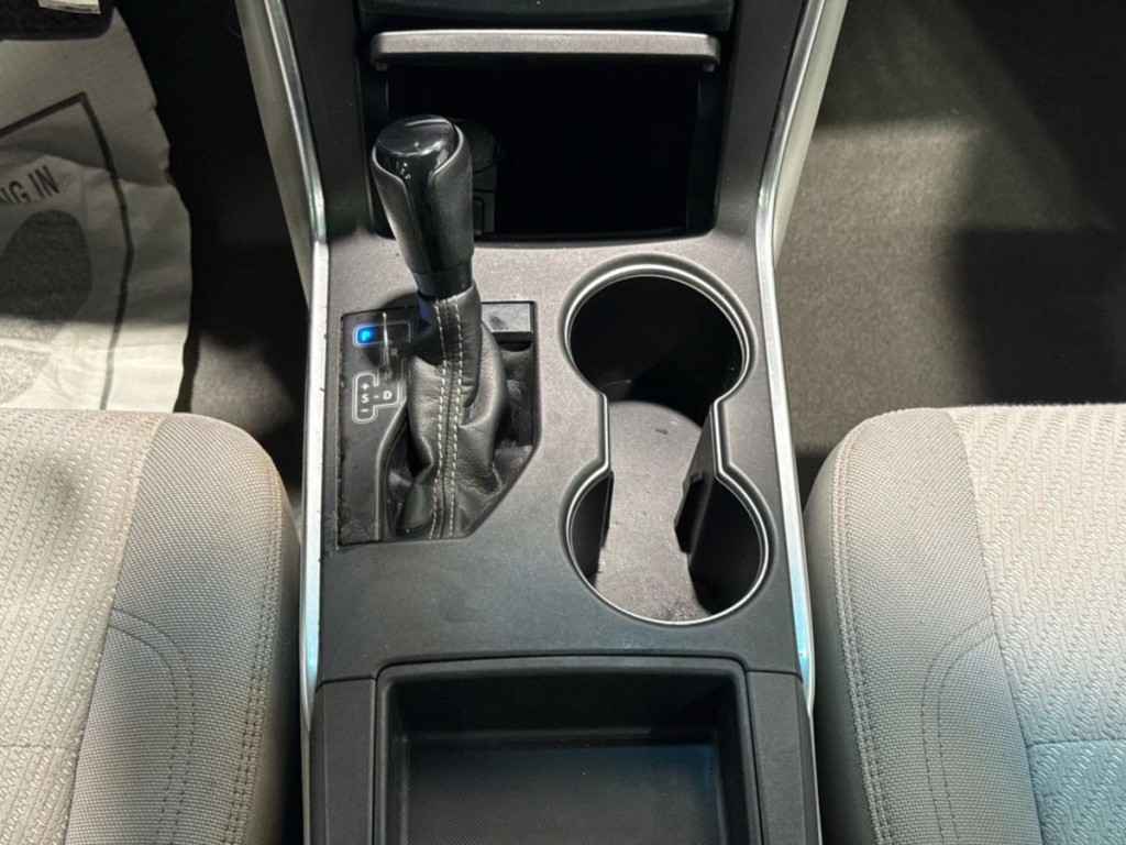 2017 Toyota Camry Image 18