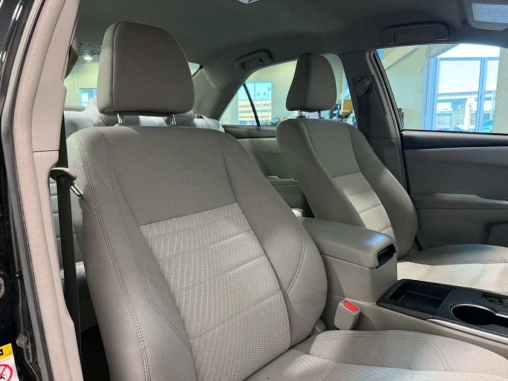 2017 Toyota Camry Image 24