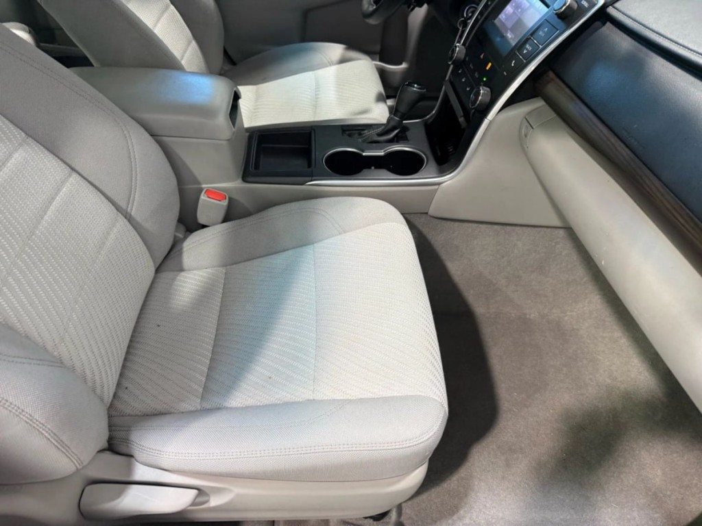 2017 Toyota Camry Image 25