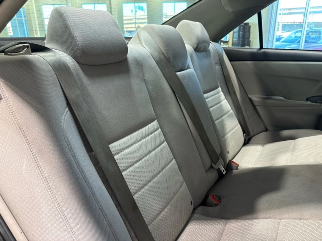 2017 Toyota Camry Image 26