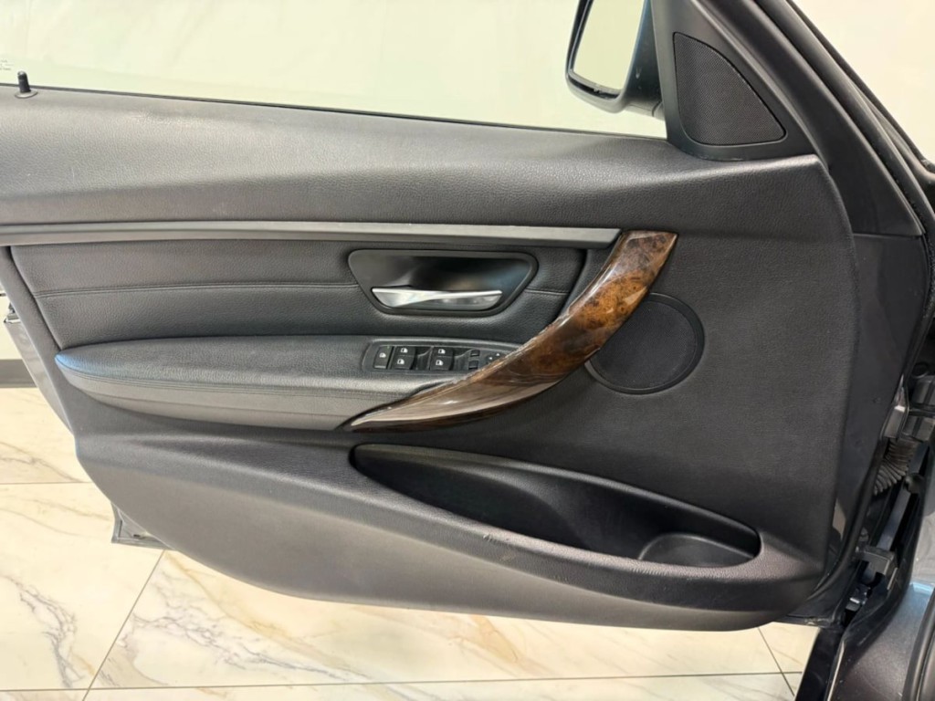 2015 BMW 3 Series Image 10