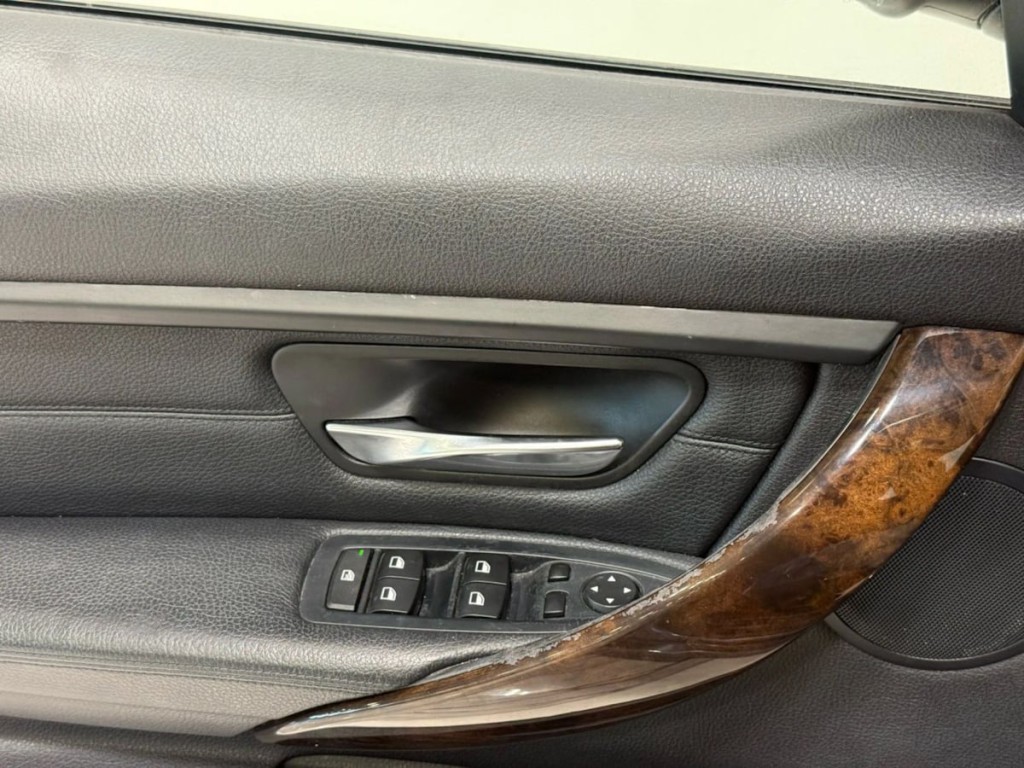 2015 BMW 3 Series Image 11