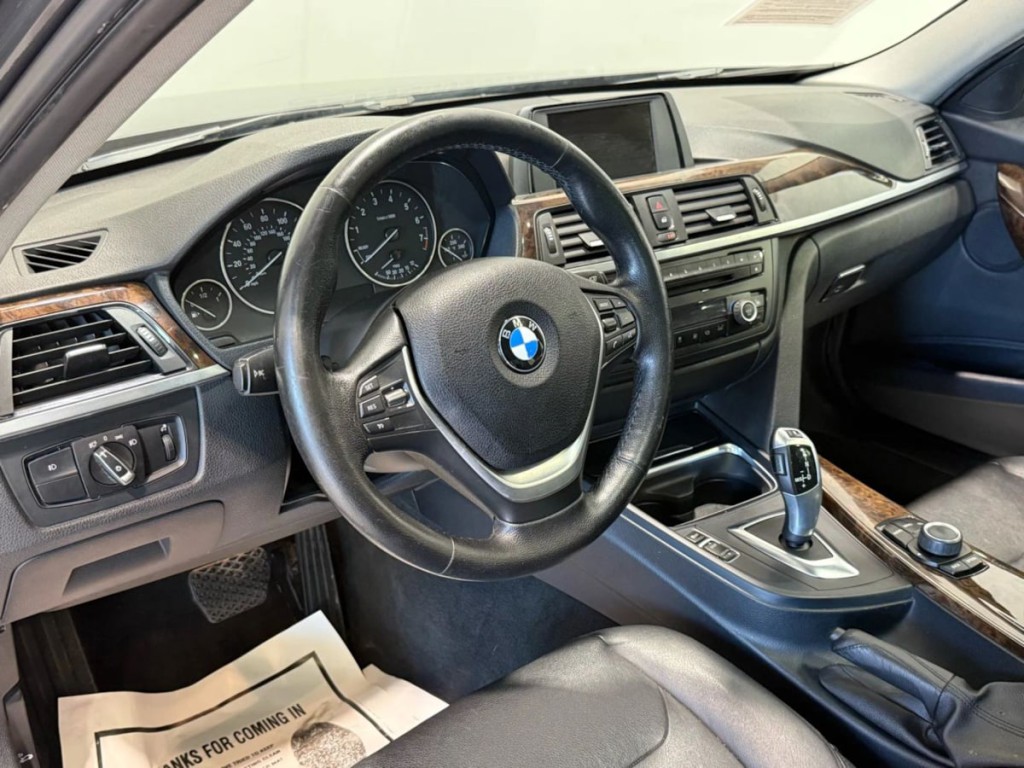 2015 BMW 3 Series Image 12