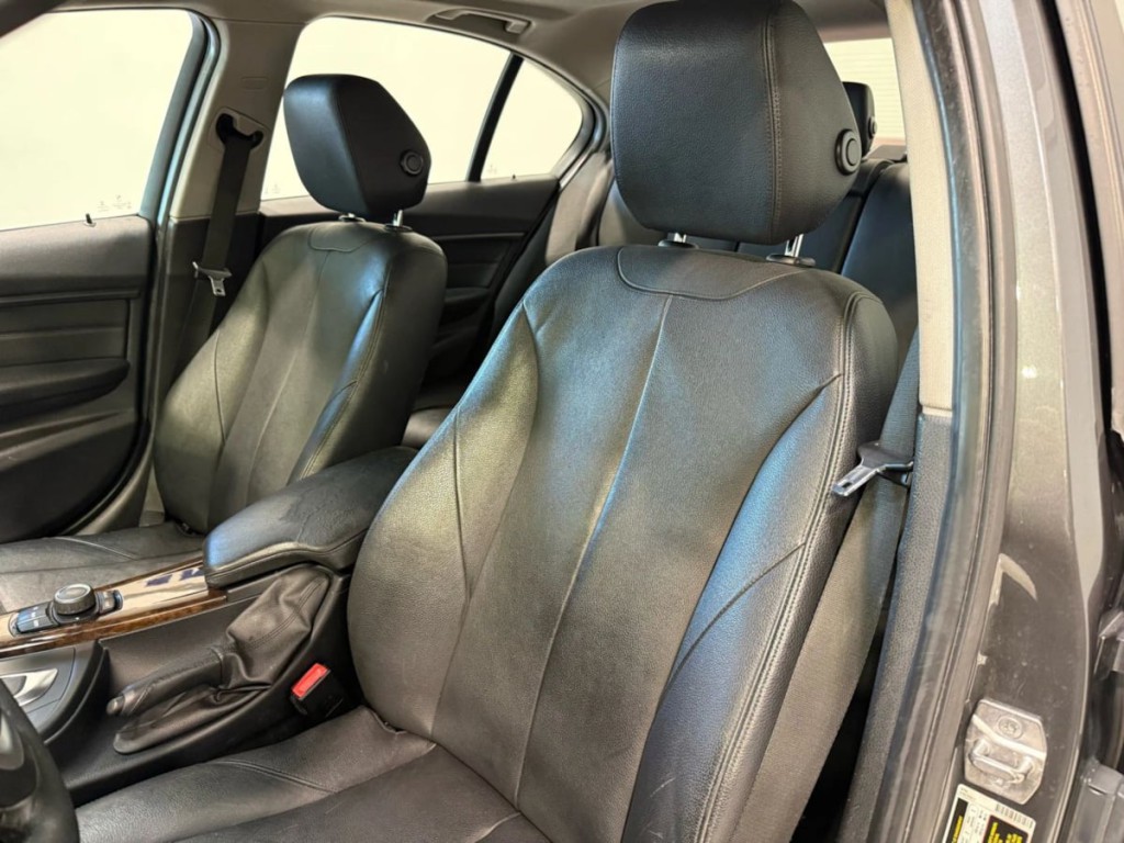 2015 BMW 3 Series Image 20