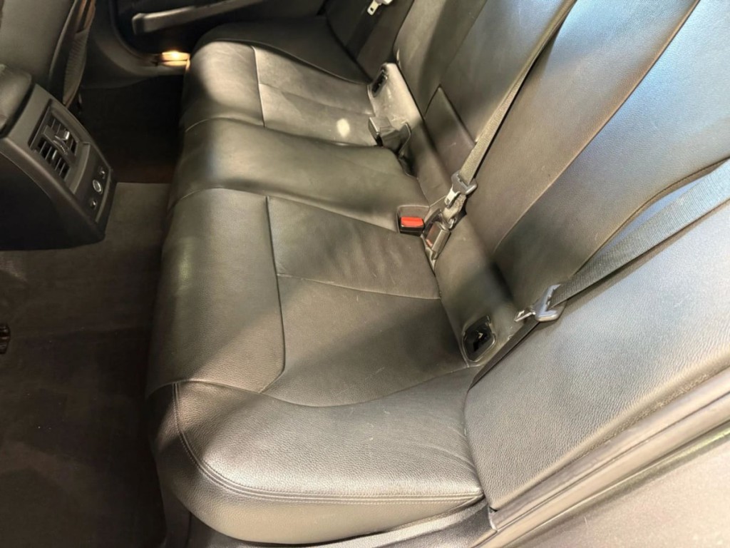 2015 BMW 3 Series Image 23