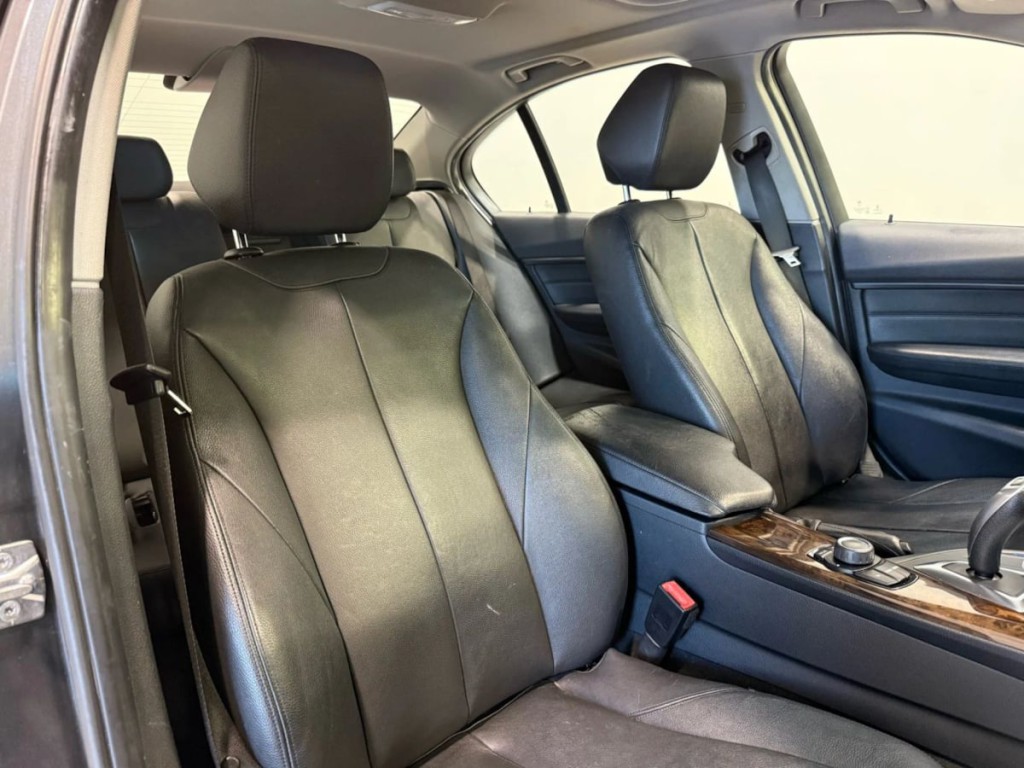 2015 BMW 3 Series Image 25