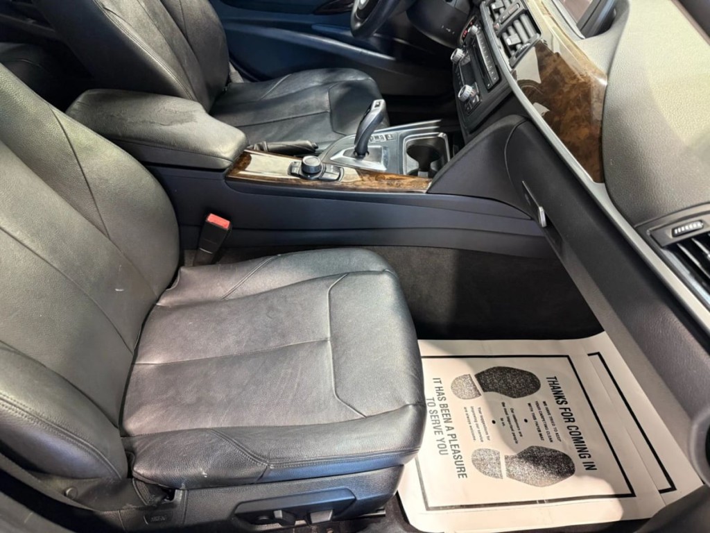 2015 BMW 3 Series Image 26