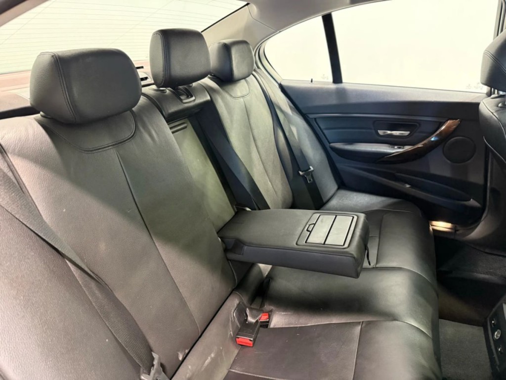 2015 BMW 3 Series Image 27