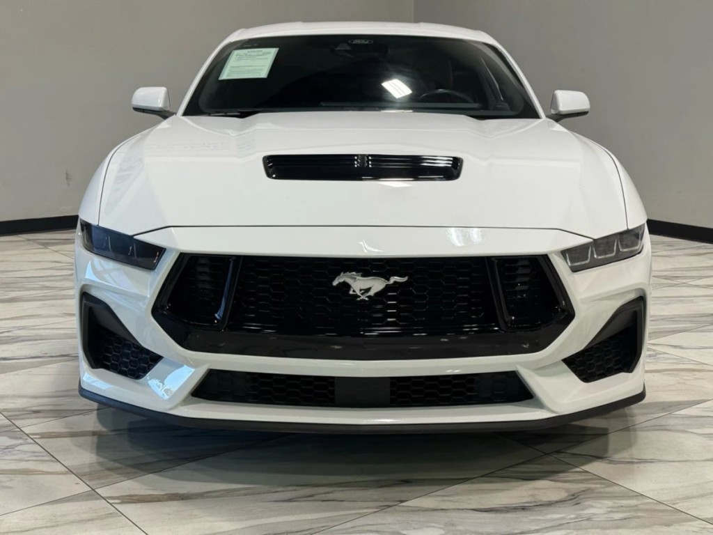 2024 Ford Mustang Image 3