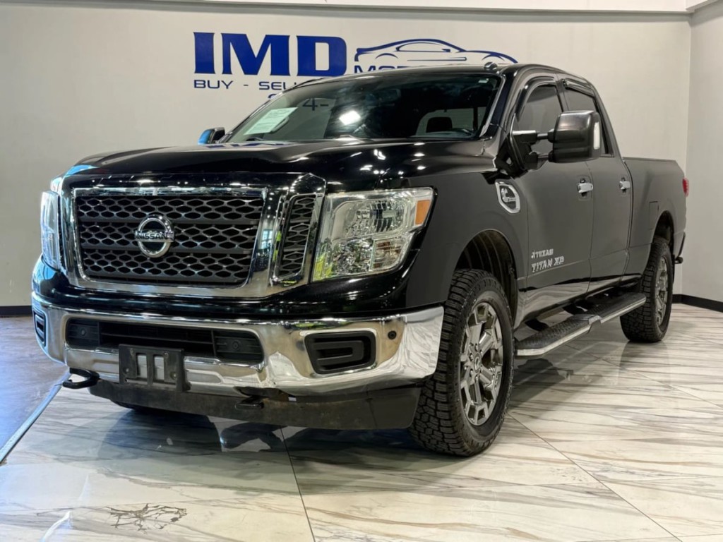 2019 Nissan Titan Image 2