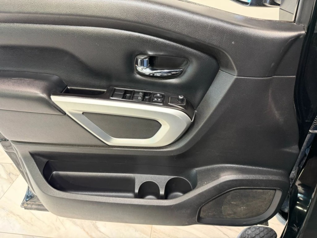 2019 Nissan Titan Image 12