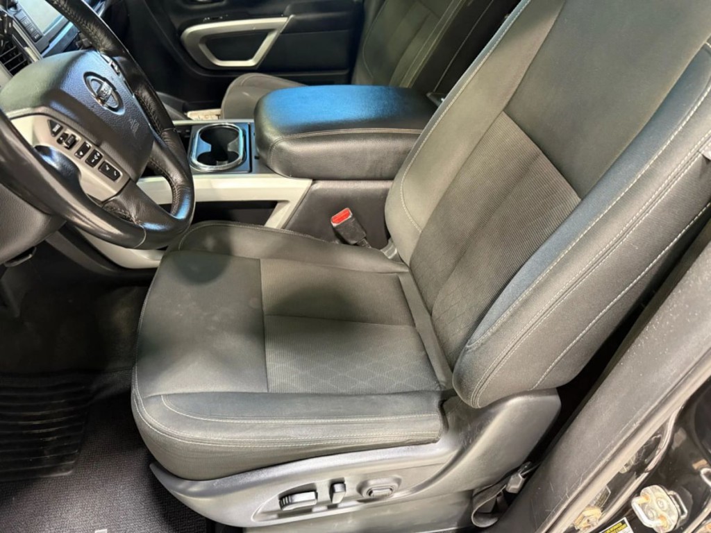 2019 Nissan Titan Image 23