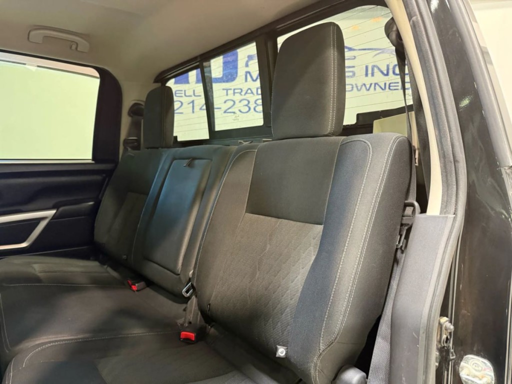 2019 Nissan Titan Image 24