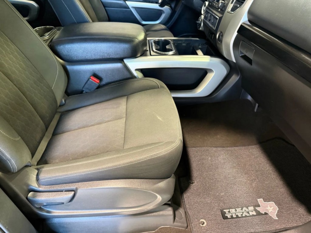 2019 Nissan Titan Image 27