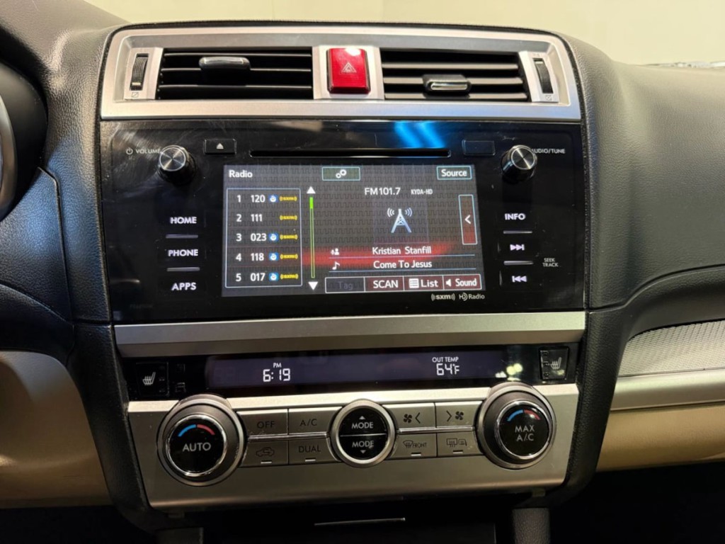 2016 Subaru Legacy Image 18