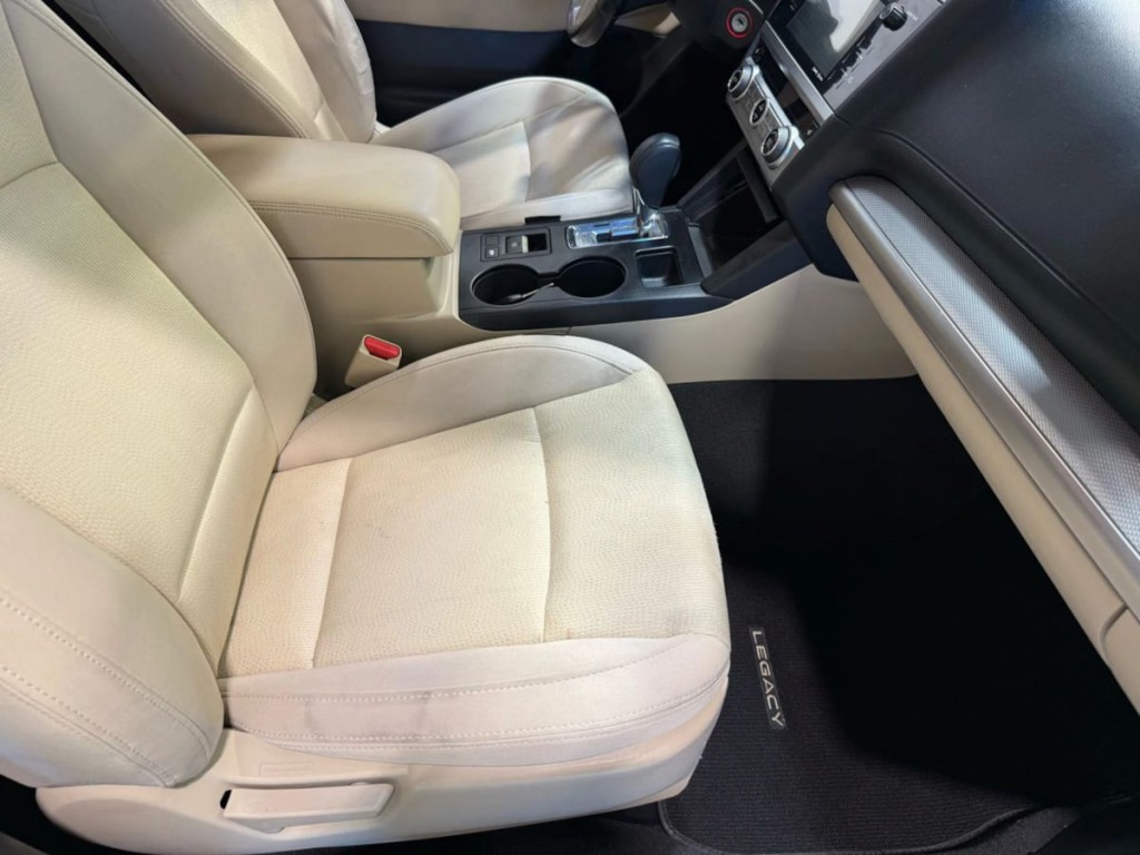 2016 Subaru Legacy Image 27