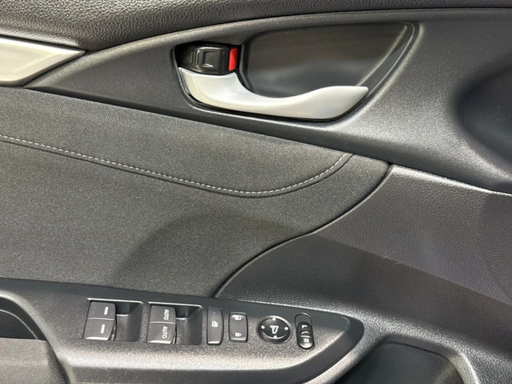 2018 Honda Civic Image 11