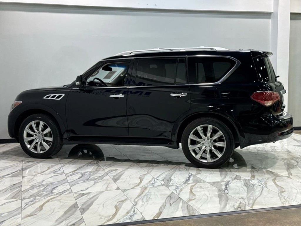 2012 INFINITI QX56 Image 9