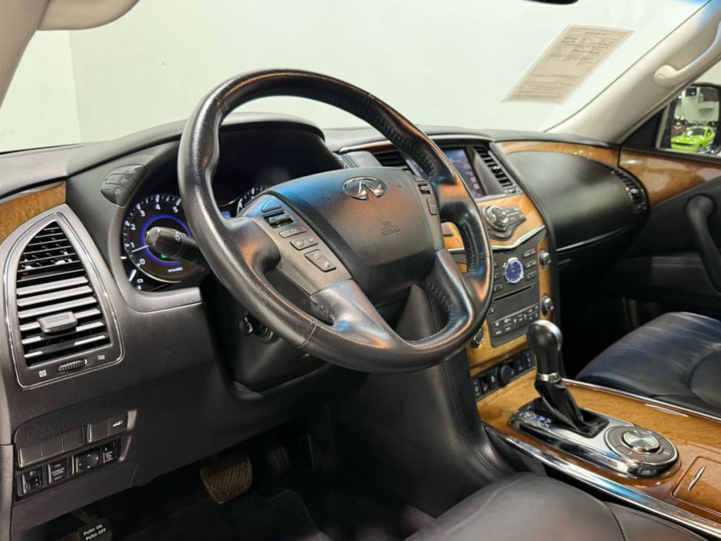 2012 INFINITI QX56 Image 12