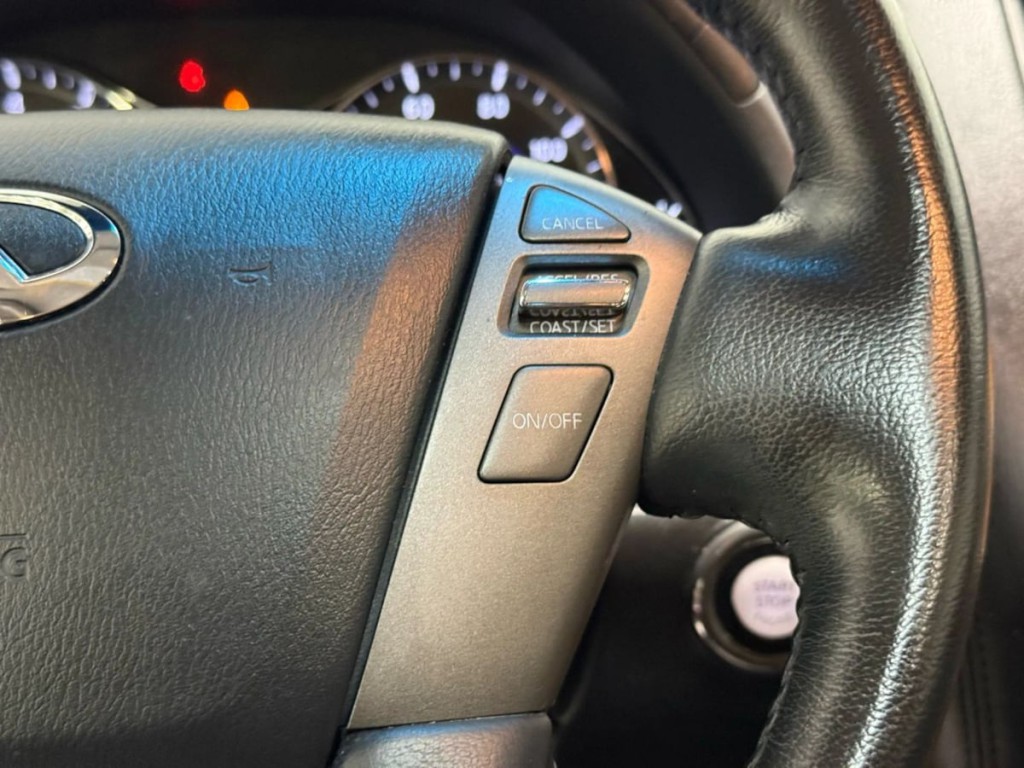 2012 INFINITI QX56 Image 15