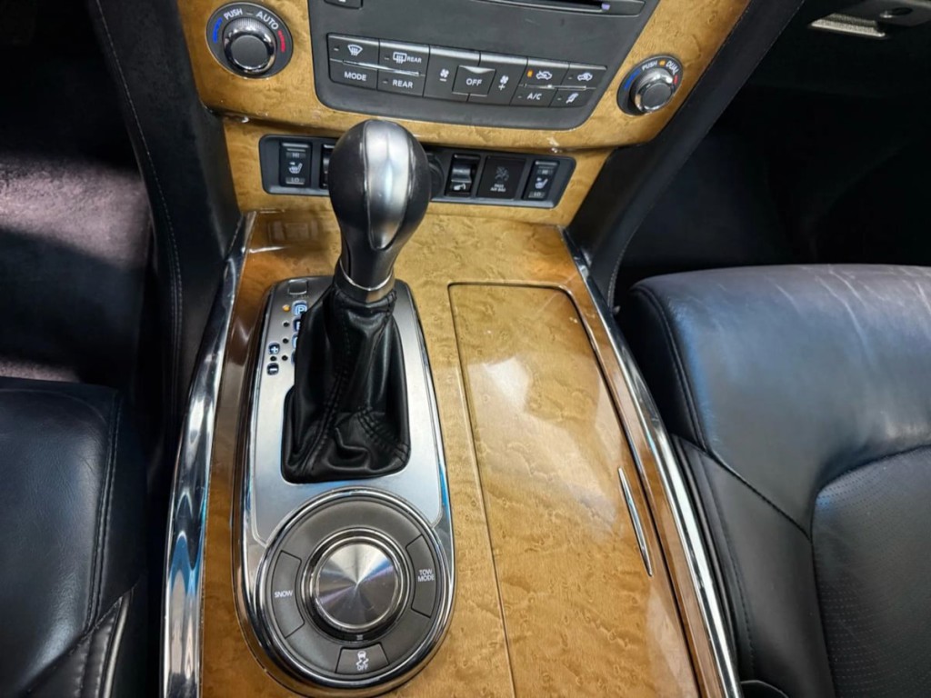 2012 INFINITI QX56 Image 20