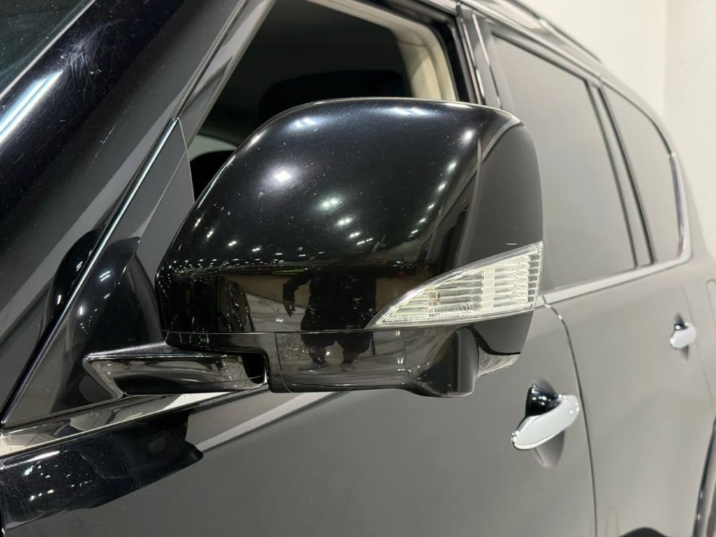 2012 INFINITI QX56 Image 21