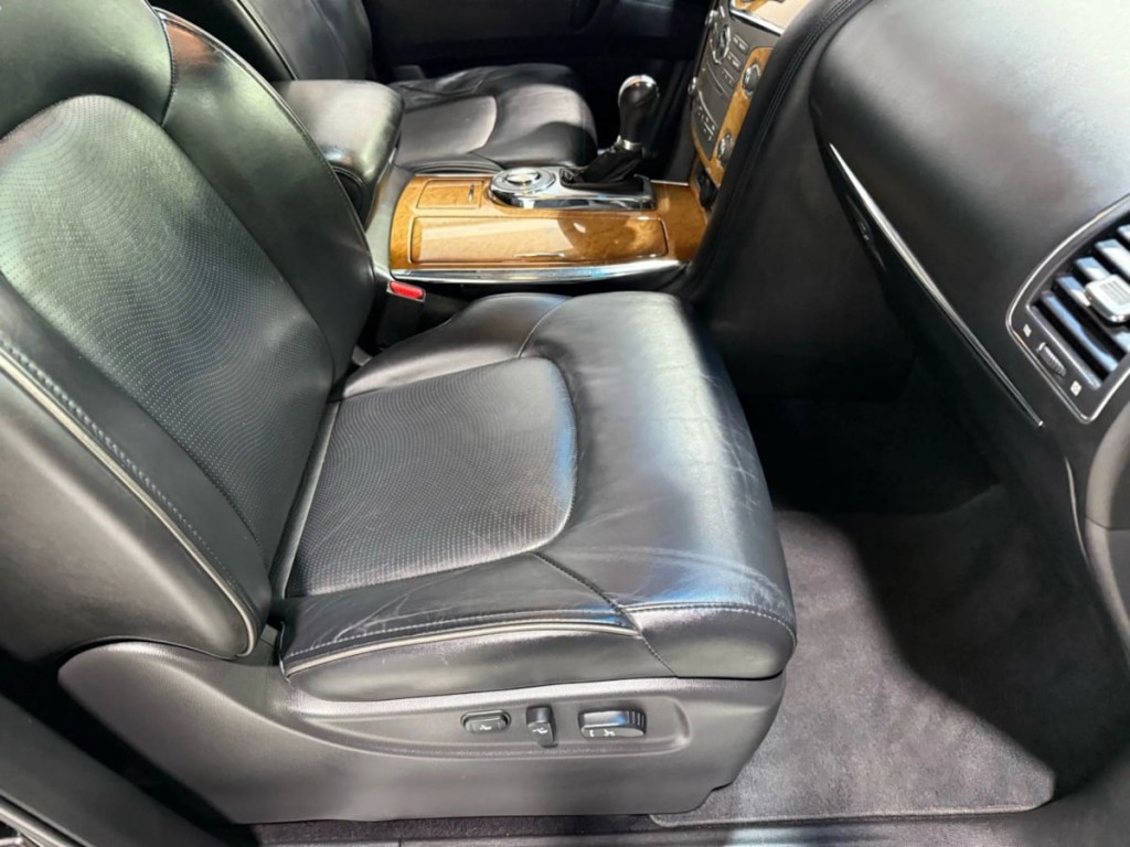 2012 INFINITI QX56 Image 29