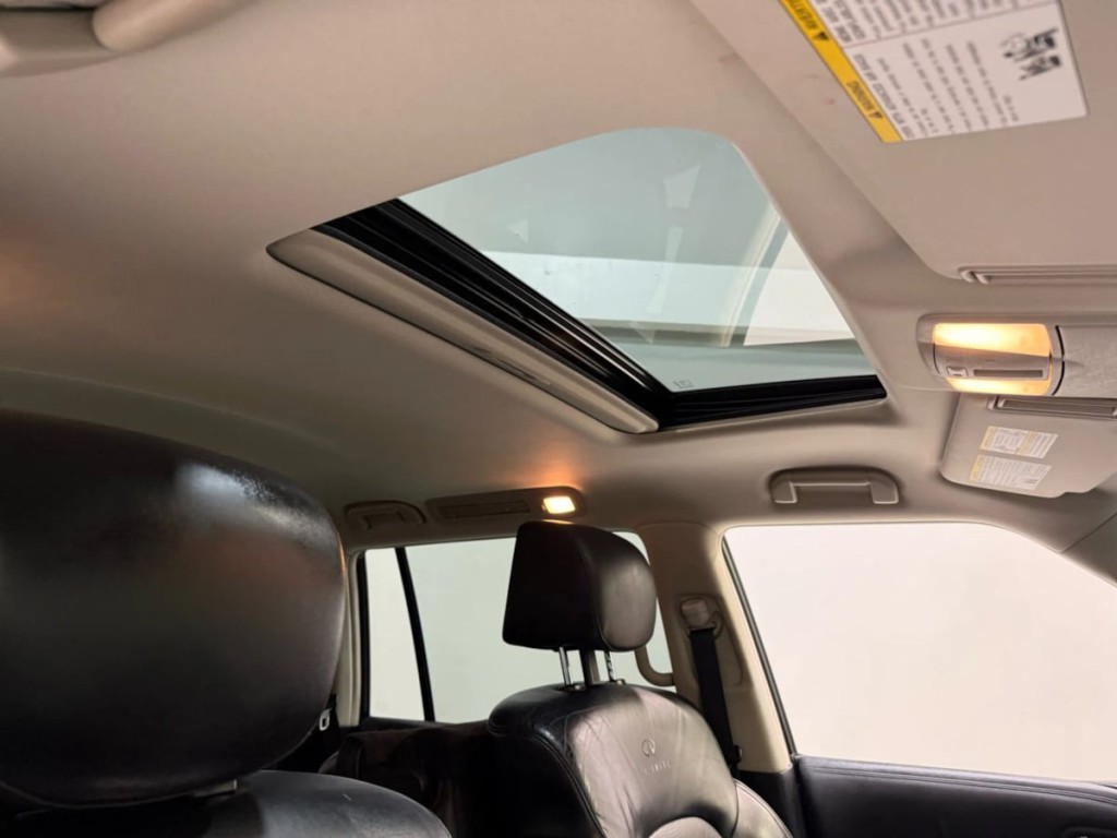 2012 INFINITI QX56 Image 30