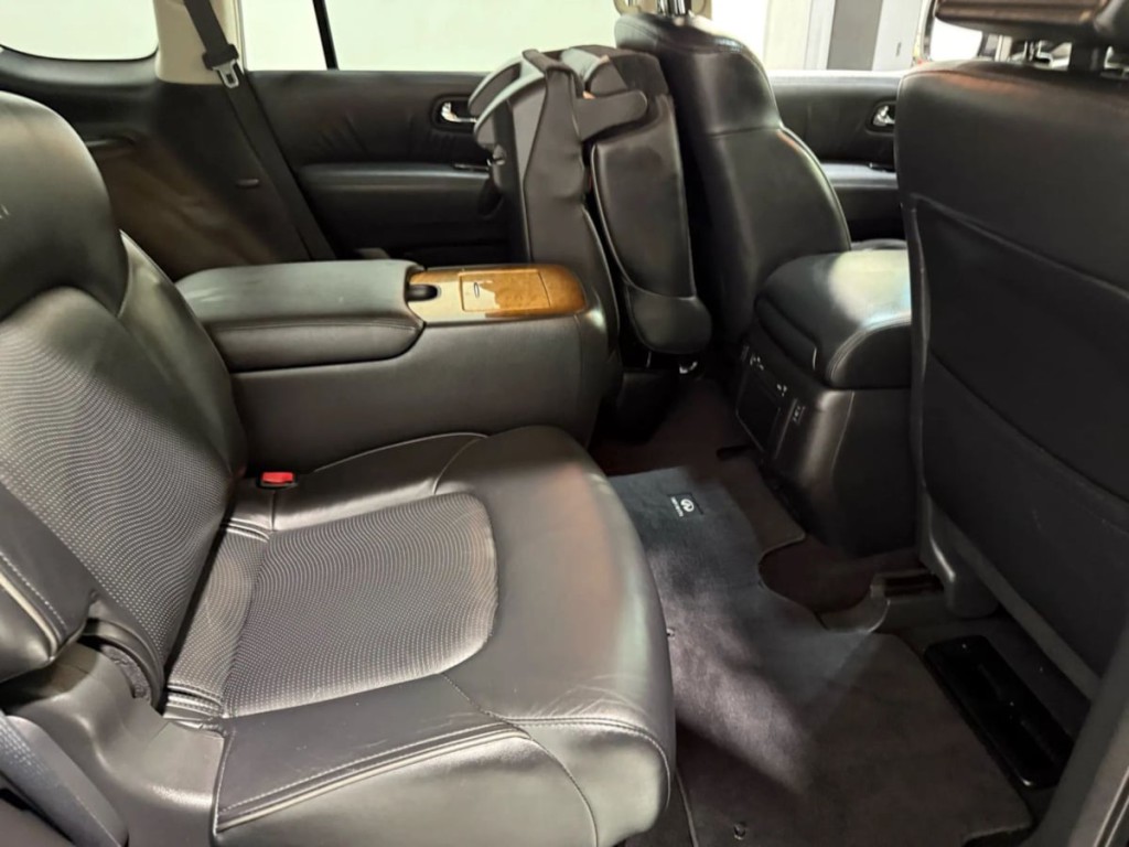 2012 INFINITI QX56 Image 32