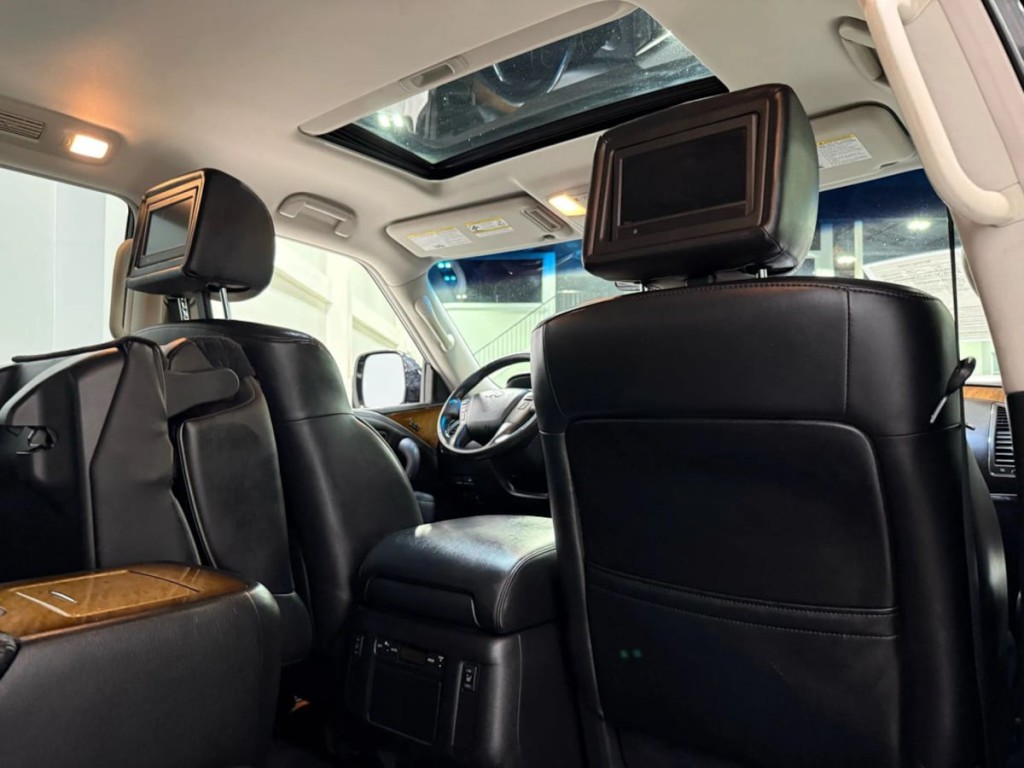 2012 INFINITI QX56 Image 33